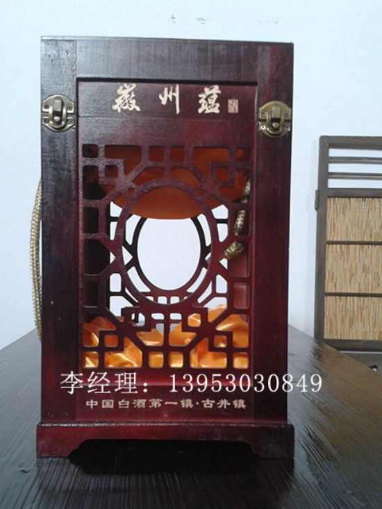 點(diǎn)擊查看詳細(xì)信息<br>標(biāo)題：木制白酒盒 閱讀次數(shù)：2962