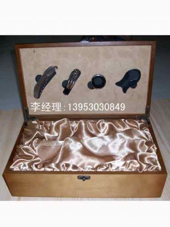 點(diǎn)擊查看詳細(xì)信息<br>標(biāo)題：紅酒木盒 閱讀次數(shù)：2301